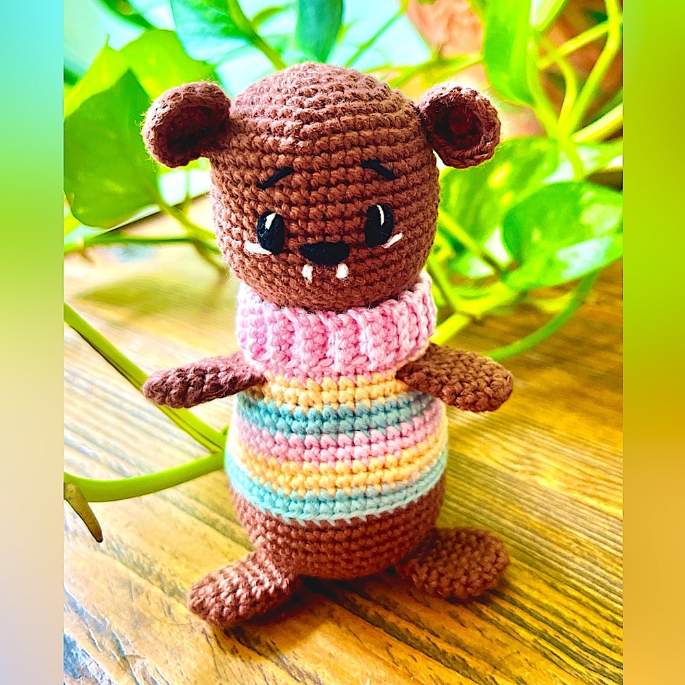 Groundhog Amigurumi
Materials: Hobbii Rainbow Cotton 8/4 yarn
4.5" x 2.5" x 3"